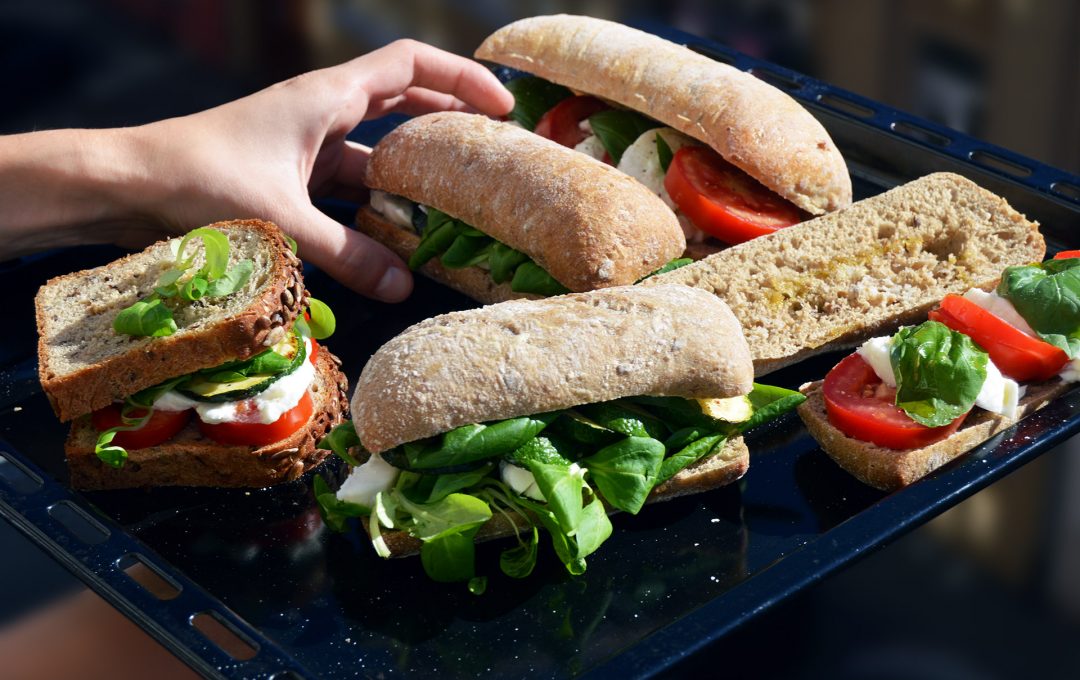 Caprese sendvič